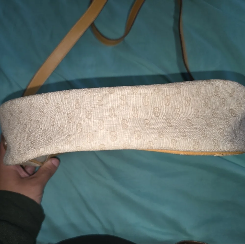 Gucci Tan and Cream Supreme Women's Bag With Red & Green Line